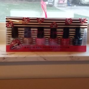 Betsey Johnson Nail Polish Set 💅💅💅💅